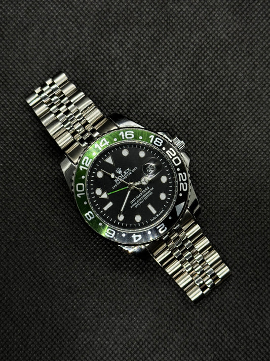 ROLEX GMT MASTER Two tone Dial Stainless Steel 40mm Master lock date and time rotating dial