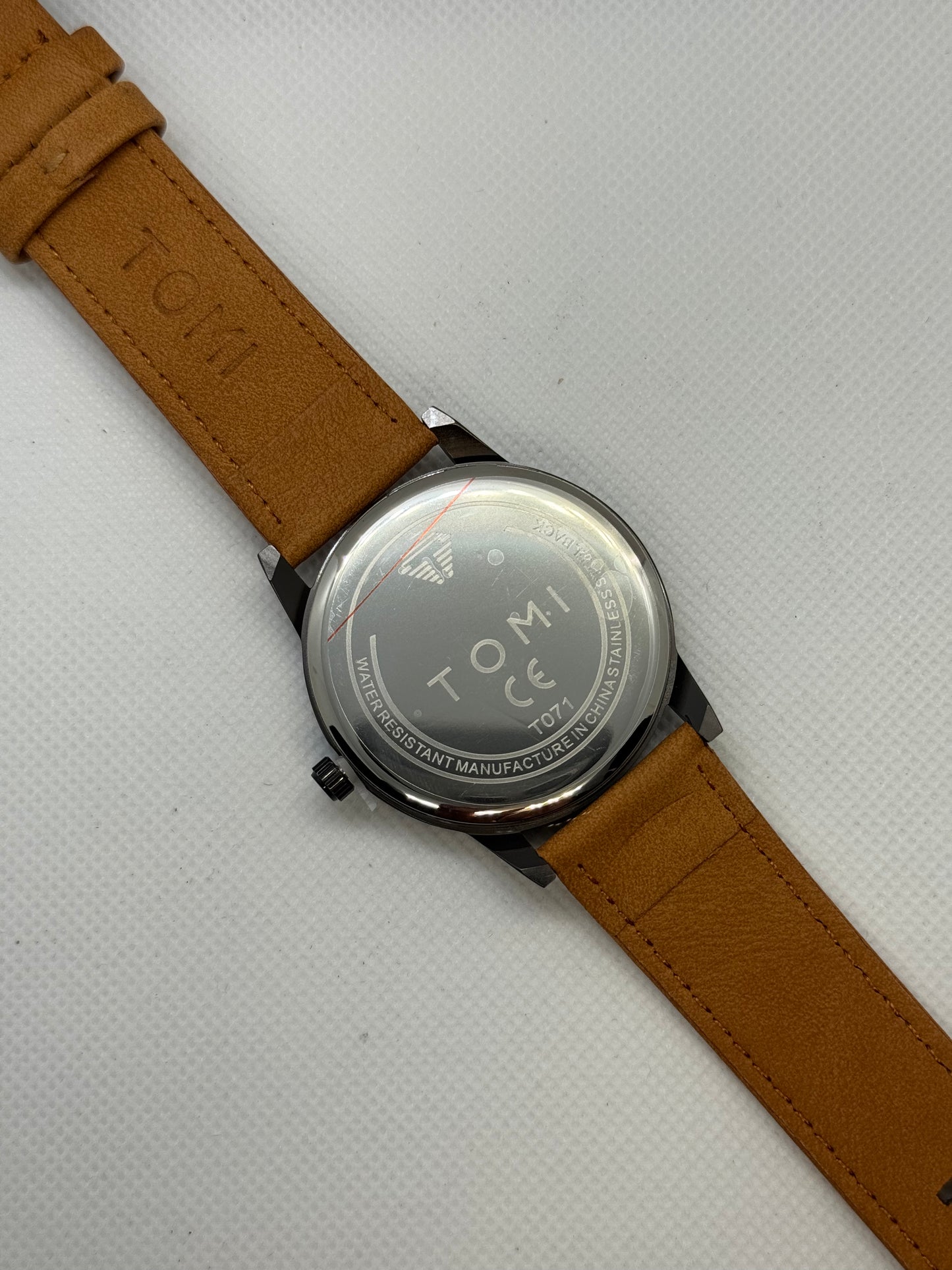 TOMI T-071 Watch For Men Date Quartz Round Shape Leather Strap