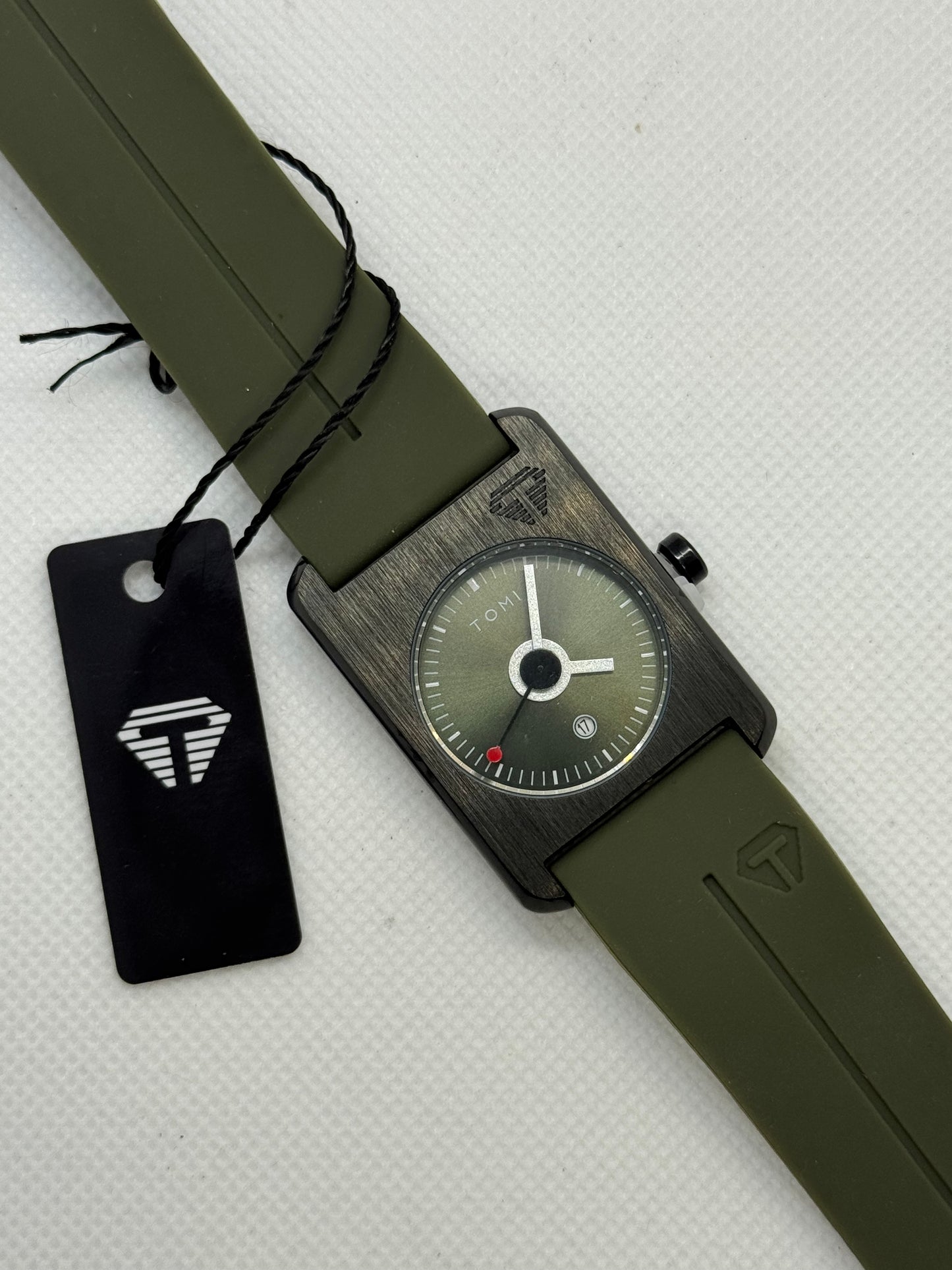 TOMI T_022 Magnet Lock Silicone Straps Tomi Tank Watch