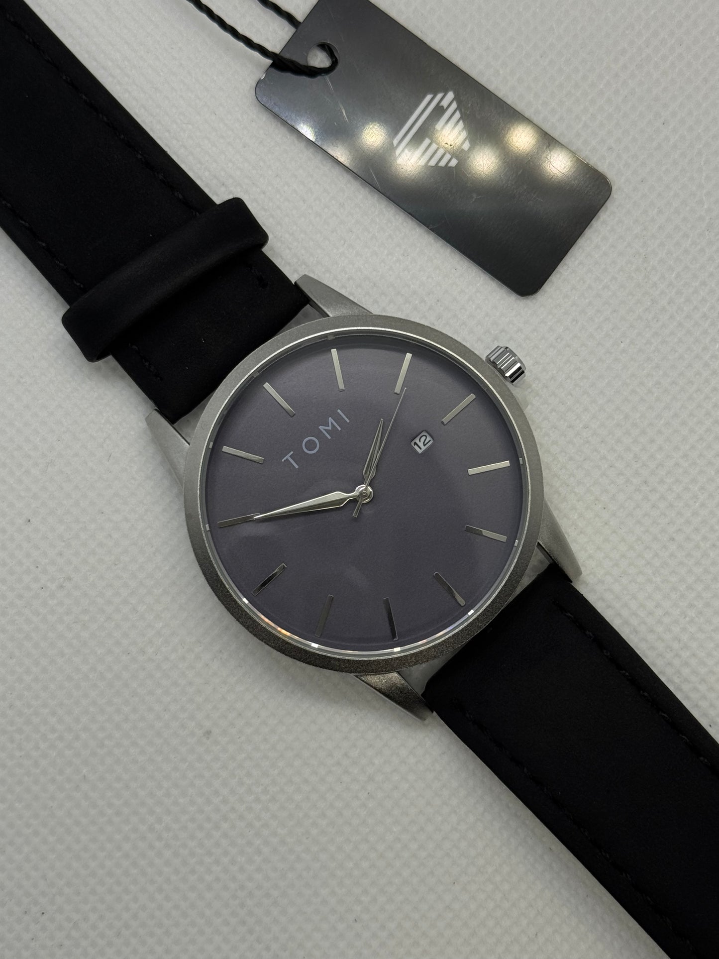 TOMI T-071 Watch For Men Date Quartz Round Shape Leather Straps