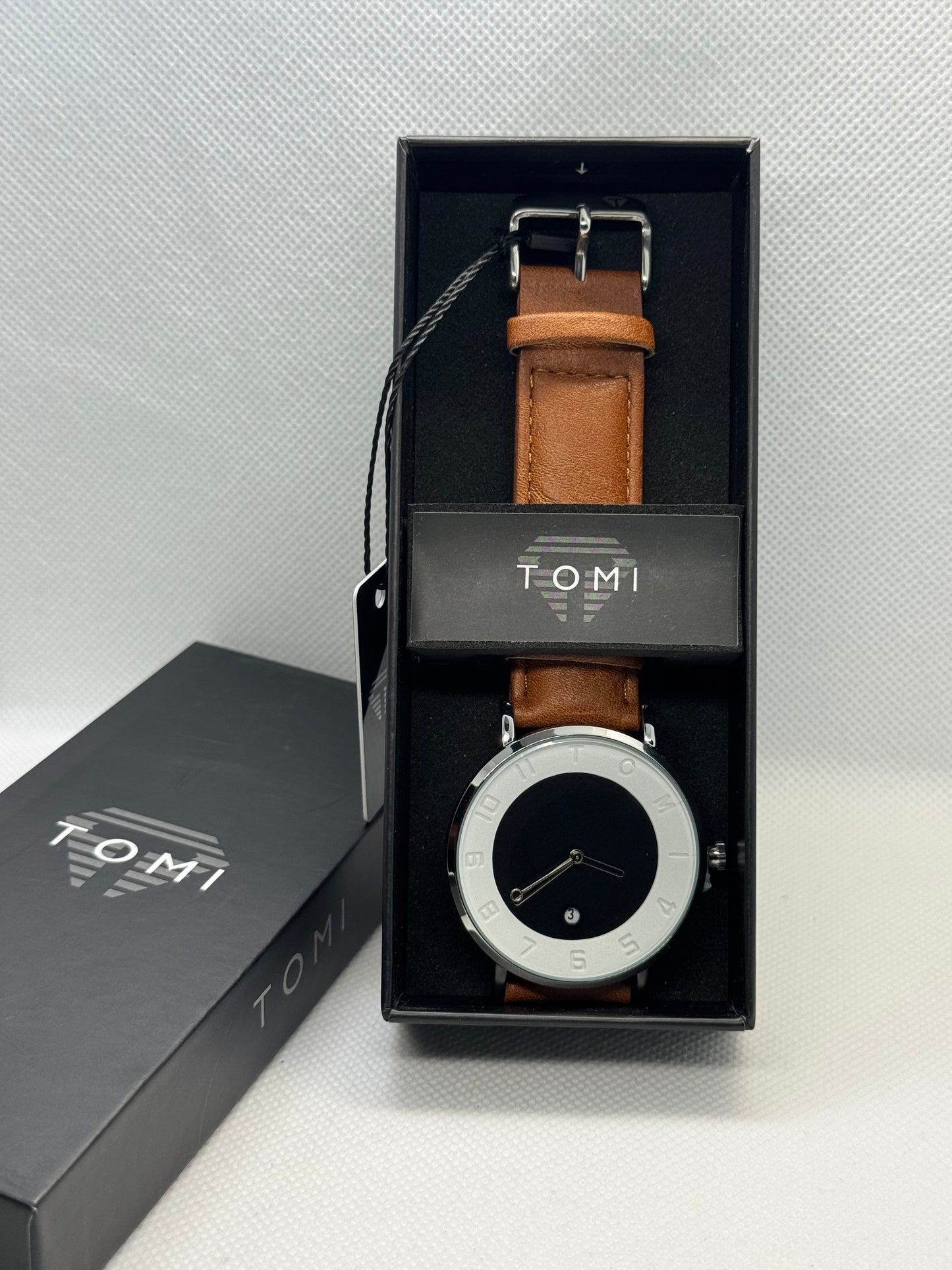 TOMI T_085 Men,s Watch Date Quartz Round Dial Leather Strap