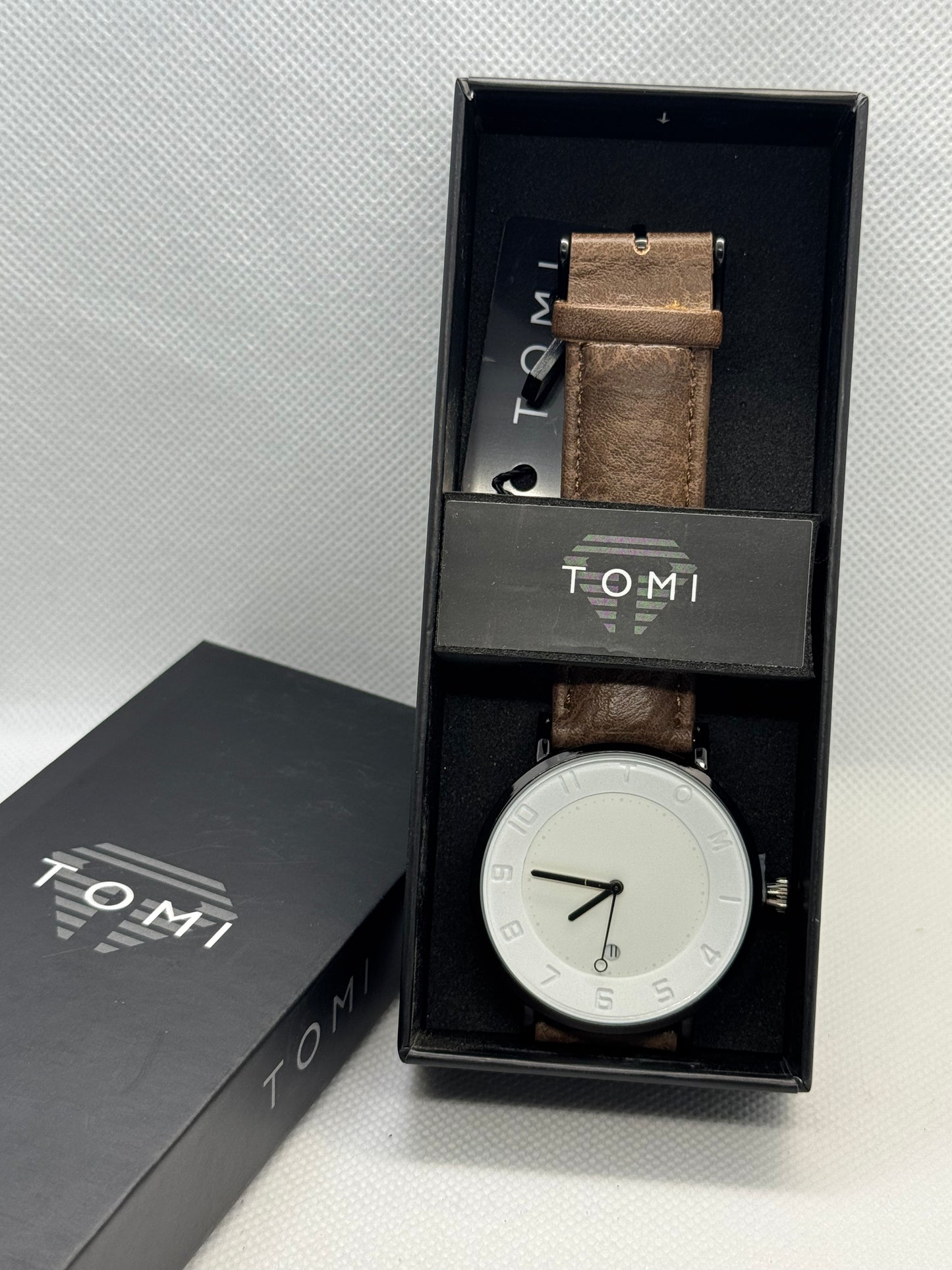 TOMI T_085 Men,s Watch Date Quartz Round Dial Leather Strap