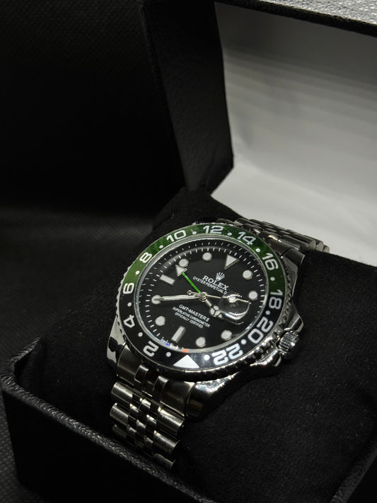 ROLEX GMT MASTER Two tone Dial Stainless Steel 40mm Master lock date and time rotating dial