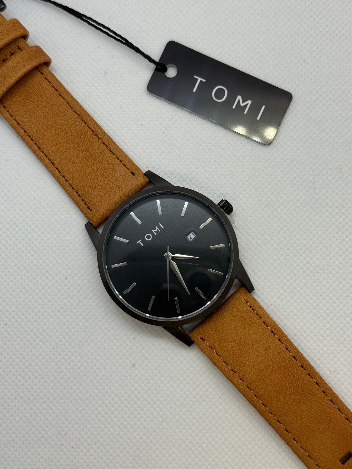 TOMI T-071 Watch For Men Date Quartz Round Shape Leather Strap