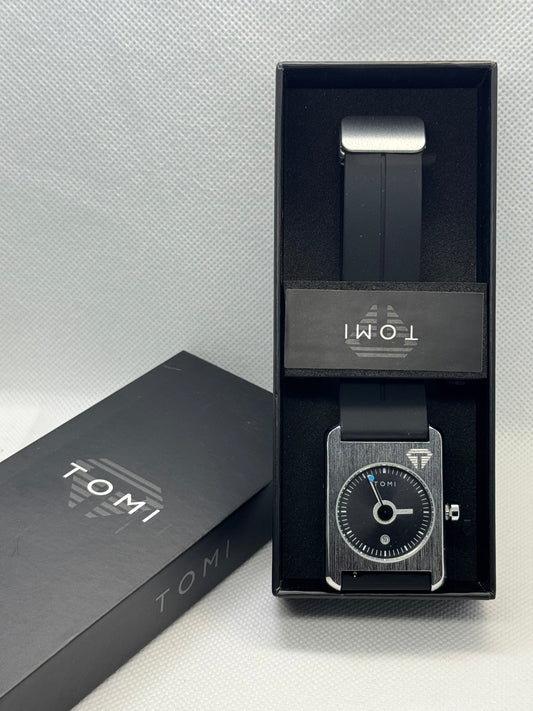 TOMIT_022 Magnet Lock Slicone Straps Tomi Tank Watch