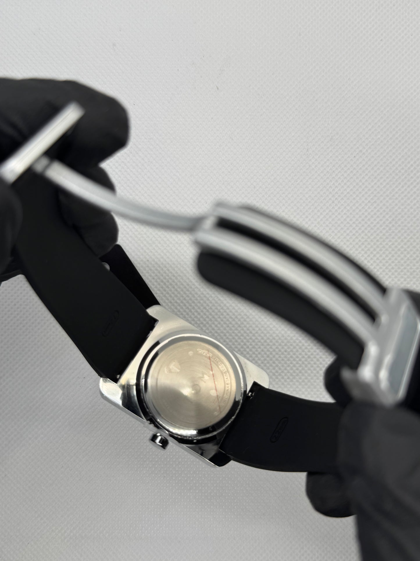 TOMIT_022 Magnet Lock Slicone Straps Tomi Tank Watch