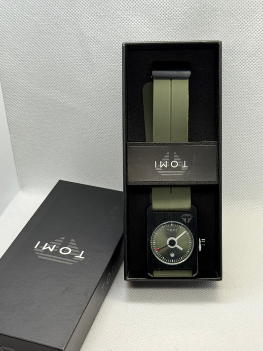 TOMI T_022 Magnet Lock Silicone Straps Tomi Tank Watch