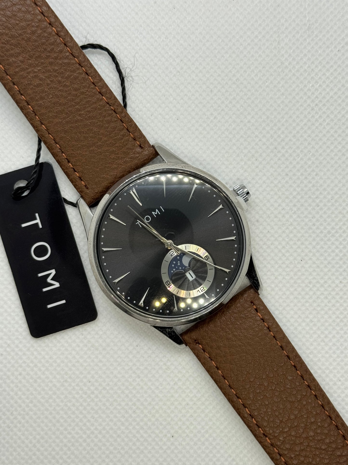 TOMI T_024 Magnet Lock Business Luxury Watch Leather Straps
