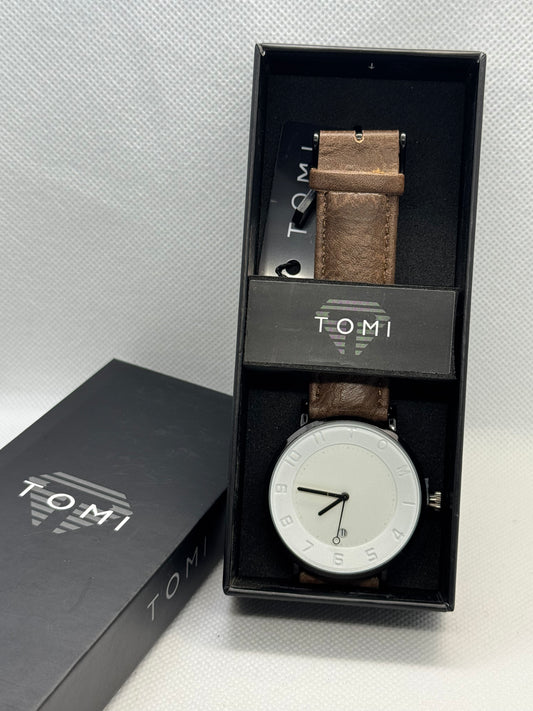 TOMI T_085 Men,s Watch Date Quartz Round Dial Leather Strap